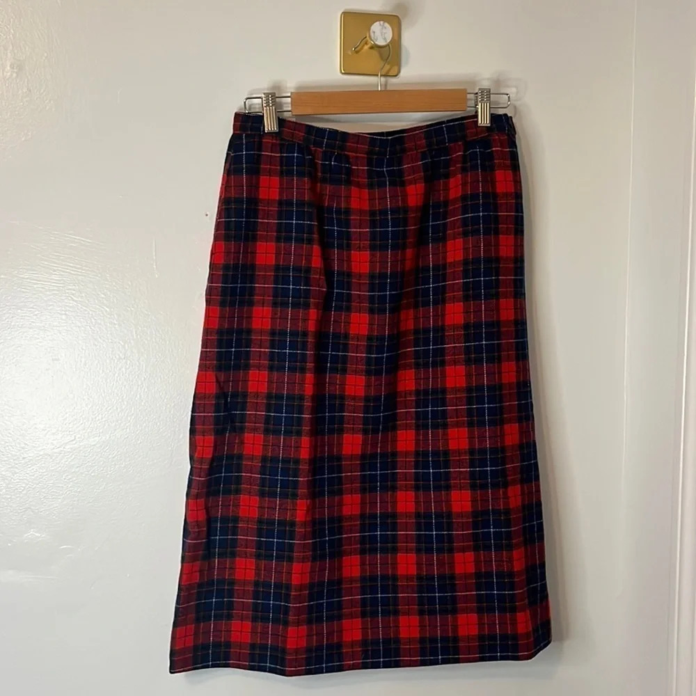 VTG Pendleton Red Plaid 100% Virgin‎ Wool Skirt